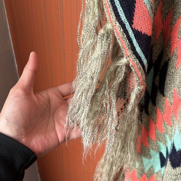 Ellie and Kate Aztec Poncho OS - Picture 2 of 6